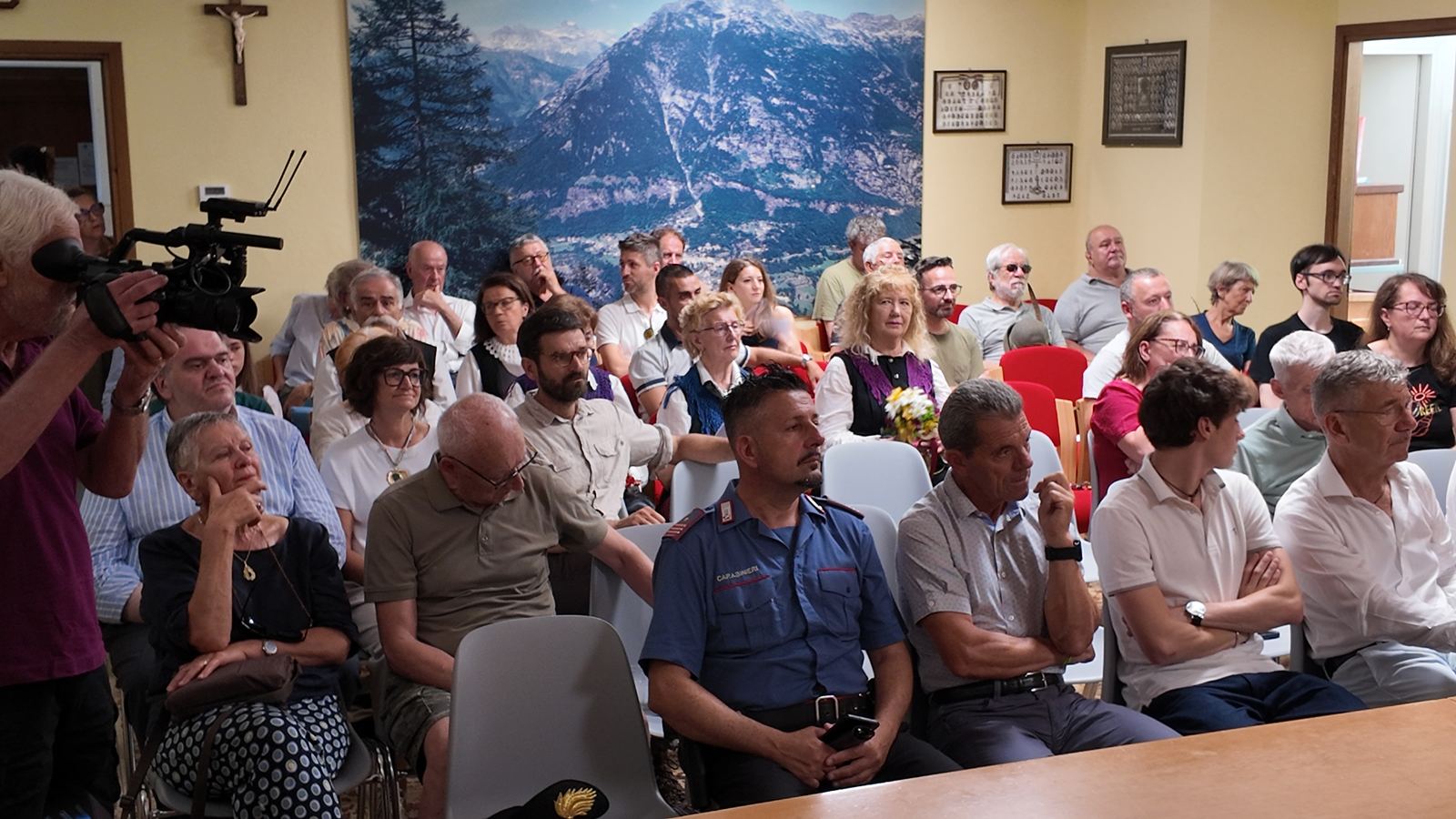 Pubblico seduto in sala durante l’incontro del 27 giugno a Premia